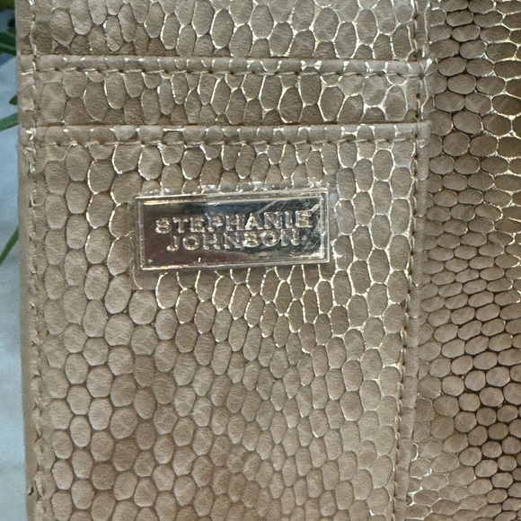 💛 NWOT STEPHANIE JOHNSON GOLD SNAKESKIN PHONE WRISTLET! - Picture 6 of 7